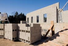 Análise dos requisitos essenciais para garantir precisão e estabilidade com blocos de concreto de vedação em projetos de edificações altas, desenvolvida para Valderci Malagosini Machado.