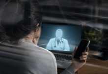 Ilustração de um avatar médico digital diante de uma tela, sem textos, números, logotipos ou documentos legíveis